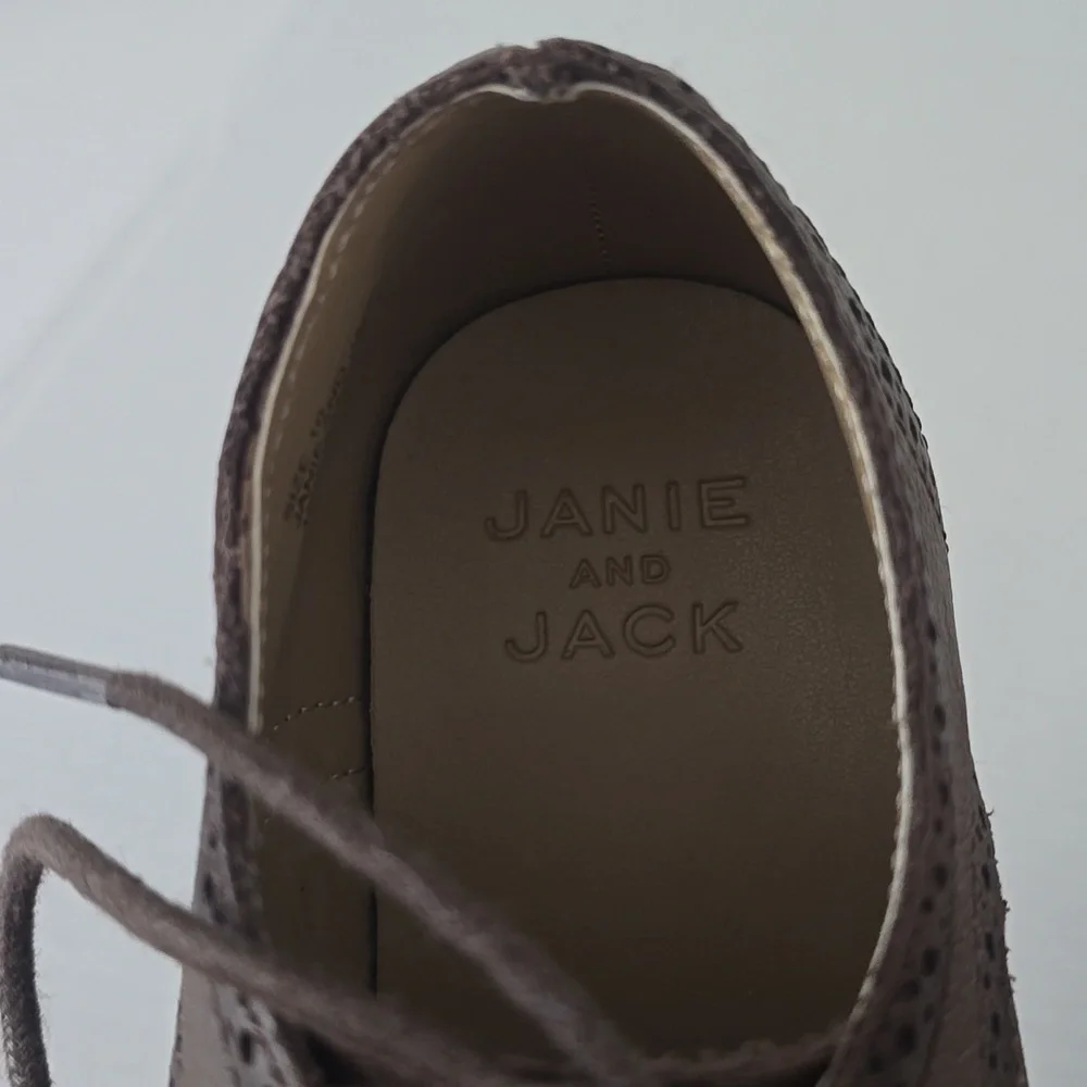 Janie and Jack Leather Wing Tip Shoe Boys sz. 10